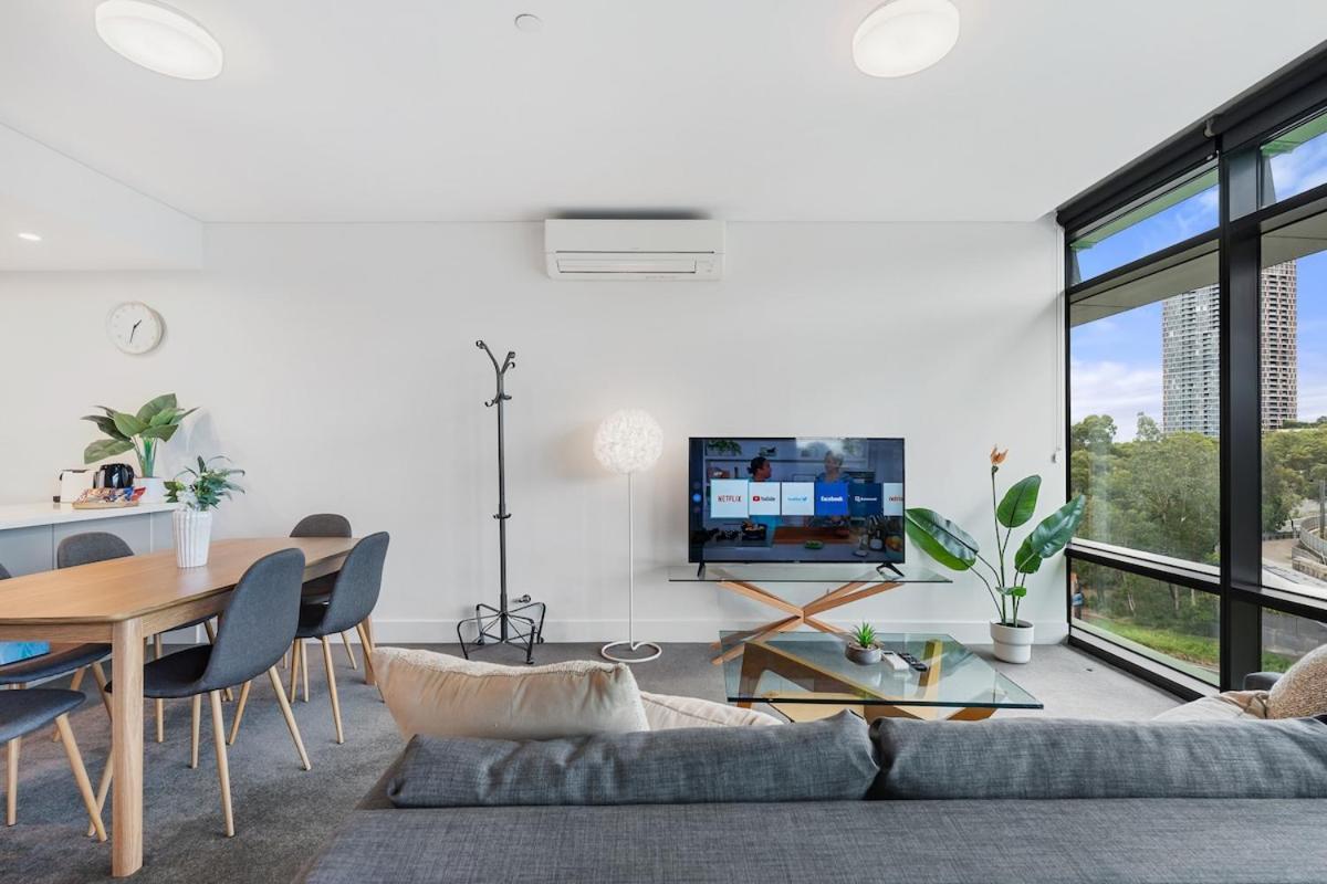 47op Elegant Parkview Abnb-style 2br Retreat With Free Parking Apartment Sydney